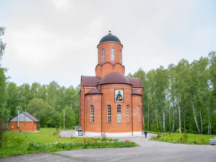 В Светлую пятницу митрополит Тихон совершил Литургию в монастыре святого Кукши во Мценском районе