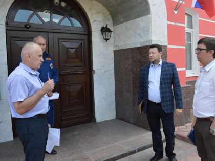 9 июня 2023 года сотрудники Управления Минюста России по Орловской совместно с ФБУ Орловской ЛСЭ Минюста России приняли приняли участие в тренировке при возникновении ЧС