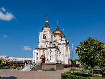 В канун Недели 11-й по Пятидесятнице Владыка Тихон совершил всенощное бдение в Казанском храме при Академии ФСО