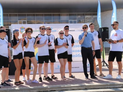 На площади Ленина в Орле стартовал турнир Черноземья по парковому волейболу