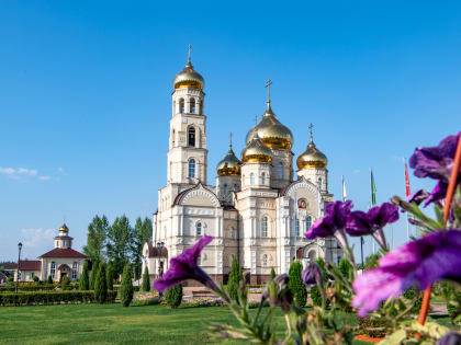 Два Архипастыря совершили Литургию в Вятском Посаде в Неделю 9-ю по Пятидесятнице