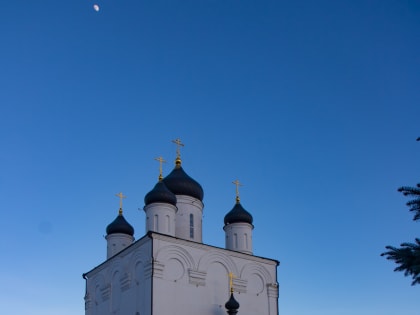 В четверг первой седмицы Великого поста митрополит Тихон совершил повечерие с чтением Великого канона прп. Андрея Критского в Успенском монастыре Орла