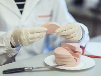 В колбасе, которой кормили в социальном учреждении Орловской области, обнаружили антибиотики
