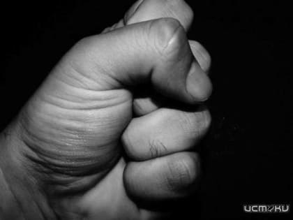 Орловчанин пытался избить посетителя у ресторана