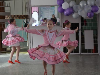 На избирательных участках Мценска продолжаются концерты и выставки