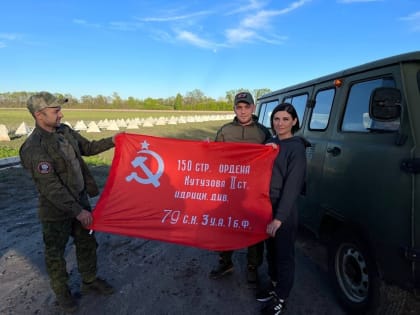 Глава Мценского района Екатерина Ерохина передала медикам из зоны специальной военной операции автомобиль УАЗ.