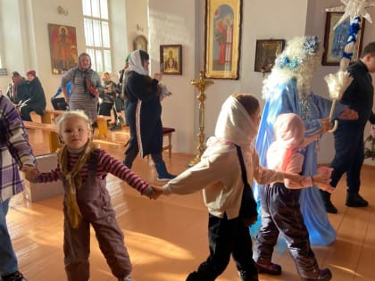 Спасо-Преображенский собор Болхова организовал Рождественский праздник для детей-беженцев