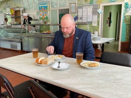 Владислав Числов проверил качество орловского школьного питания