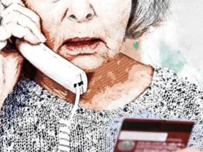 Из пожилой орловчанки выудили крупную сумму денег, удерживая её на телефоне