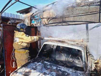 Сегодня под Орлом в гараже сгорел автомобиль