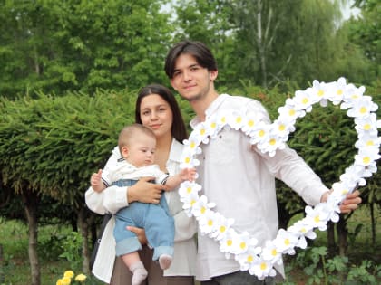 Орловский священник поздравил молодые семьи с предстоящим Днем семьи, любви и верности