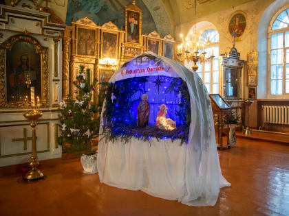 Митрополит Тихон во второй день праздника Рождества Христова совершил Литургию в Христорождественском храме Болхова