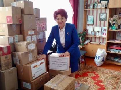 Ветераны педагогического труда собрали 45 коробок гуманитарной помощи для бойцов СВО