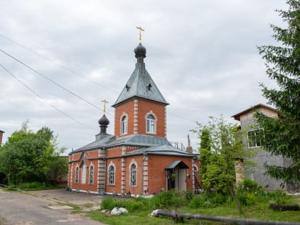 В Неделю Всех святых Архипастырь совершил Литургию в Нарышкино