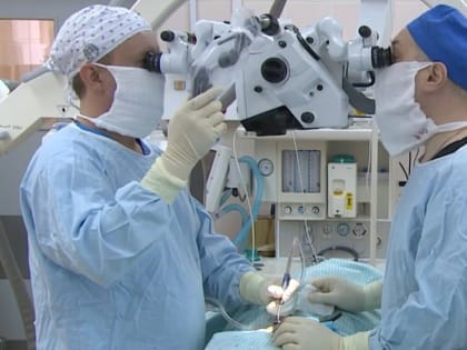 В орловской больнице им. Семашко провели первые успешные операции с использованием нового микроскопа