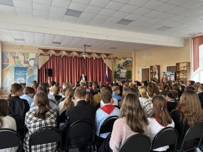 В рамках Всероссийского Дня правовой помощи детям сотрудники Управления Минюста России по Орловской области посетили общеобразовательные учреждения города Орла