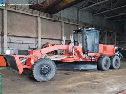 Спецавтобаза обзавелась самоходным автогрейдером за 16,5 млн рублей