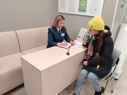 Клиенты банка посетили мобильный налоговый офис