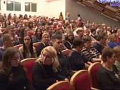 Это история о взаимоотношениях людей. На сцене Орловского академического театра им. Тургенева показали спектакль по пьесе Вампилова "Старший сын"