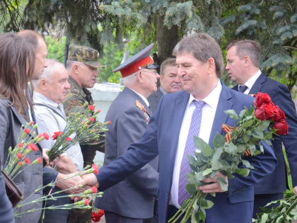 Мэр Орла Василий Новиков и глава администрации Александр Муромский почтили память жертв фашизма