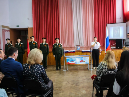 В Орловских школах установили еще две «Парты Героев»