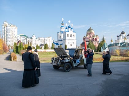 Владыка Тихон освятил УАЗ, который отправят в зону СВО