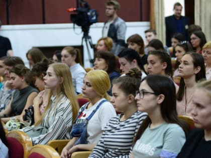 На малой сцене тургеневского театра состоялся мастер-класс народного артиста РФ Александра Галибина