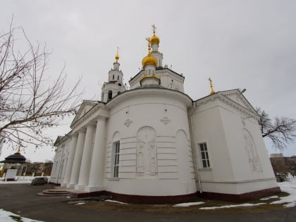 В понедельник первой седмицы Великого поста Владыка Тихон совершил повечерие с чтением Великого канона прп. Андрея Критского в Богоявленском соборе