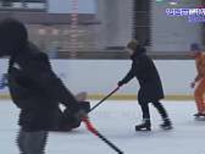 Спортивная студенческая ночь. Орловские учащиеся ненадолго отвлеклись от прогрызания гранита науки и окунулись в мир ледовых баталий