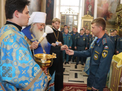 Орловские сотрудники МЧС России  приняли участие в молебне в честь иконы Божьей Матери «Неопалимая Купина»