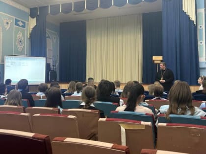 Болховский благочинный поговорил со старшеклассниками о смысле праздника Пасхи