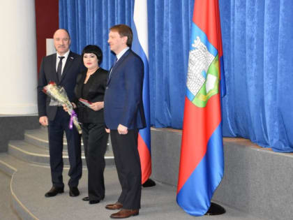 Трём орловцам вручили почётные знаки от облсовета