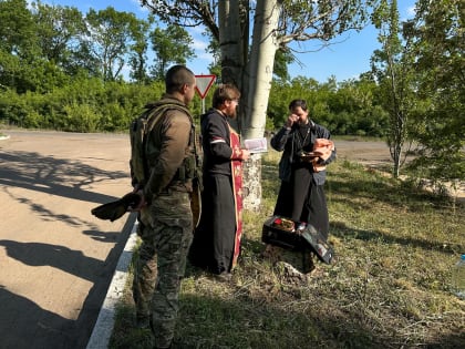 Таинство Крещения в полевых условиях провели орловские священники