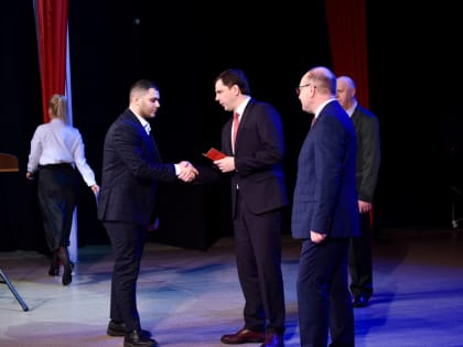 Клычков и Иконников в год 30-летия КПРФ вручили партийные билеты новоиспечённым коммунистам