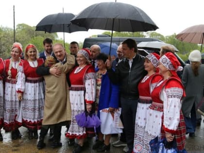 Геннадий Зюганов во время визита на Орловщину посетил свою малую родину