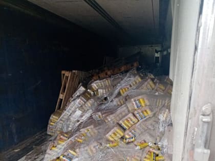 В Орловской области перевернулась фура с пивом