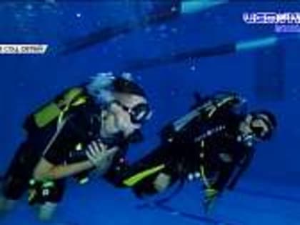 Подъезд дома №10 по ул. Кузьмина во Мценске во время дождя затапливает, из зоны проведения СВО в отпуск приехал Владимир Строев, а сотрудники ГИБДД спасли пострадавшую в аварии соб