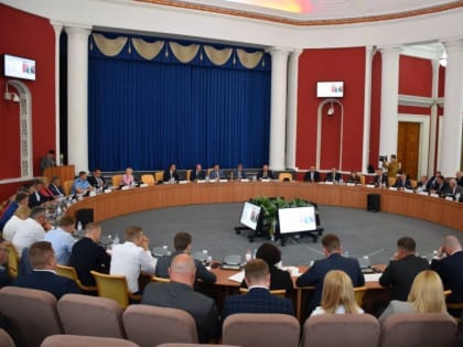 Последним в повестку сессии облсовета включили вопрос о врачебных кадрах