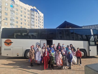 Юные прихожане гарнизонного Казанского храма навестили детей-сирот и поздравили их с праздником Пасхи