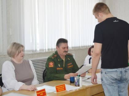 Военный комиссар города Мценска и Мценского района Валерий Зайцев ответил на вопросы  об изменениях правил призыва на срочную службу