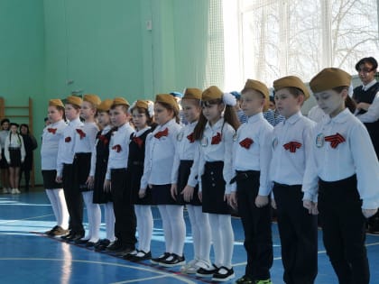 Накануне Дня Защитника Отечества в  БОУ ОО «Созвездие Орла» состоялся Смотр строя и песни, в котором приняли участие обучающиеся 2-11 классов.