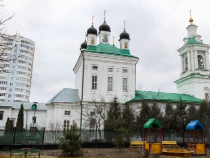 В канун Недели 33-й по Пятидесятнице Архипастырь совершил всенощное бдение в Николо-Песковском храме Орла