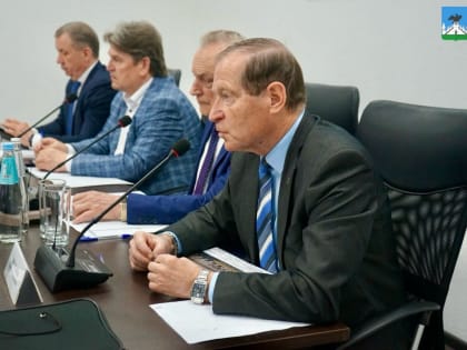 На базе одного из старейших предприятий машиностроительной отрасли России — заводе «Орелтекмаш», прошло заседание Общественной палаты Орла