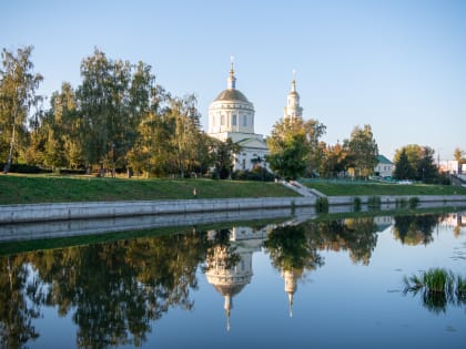 В Неделю 16-ю по Пятидесятнице митрополит Тихон совершил Литургию и иерейскую хиротонию в Успенском (Михаило-Архангельском) соборе Орла