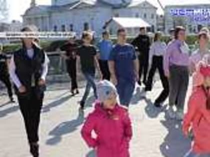 Тема здорового образа жизни с каждым годом набирает популярность. Во Всемирный День здоровья по всей стране прошли «Открытые тренировки с МЧС России». Не стал исключением и Орёл