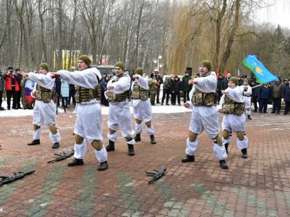 «Внуки Маргелова»: орловская молодежь посоревновалась в военно-спортивной подготовке