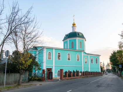 В Неделю 17-ю по Пятидесятнице Архипастырь совершил Литургию в Троице-Васильевском храме Орла