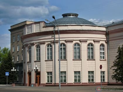 Отличившимся орловцам в преддверии Дня России вручили награды регионального парламента