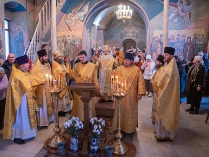 В Неделю 36-ю по Пятидесятнице Владыка Тихон совершил Божественную литургию в Свято-Троицком храме города Мценска