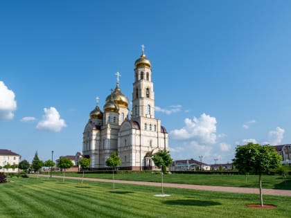 В канун дня памяти святых Бориса и Глеба в Вятском Посаде совершено Архиерейское богослужение